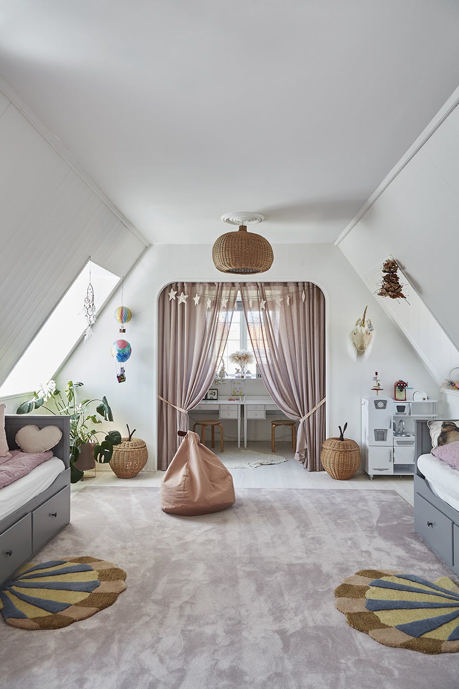pernilleogolebom220532 Barnerom sort gulvteppe